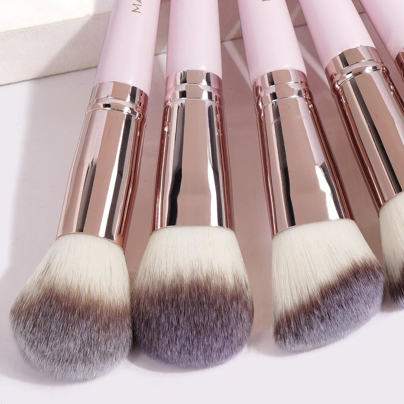 Juego de 18 Pinceles de Maquillaje
