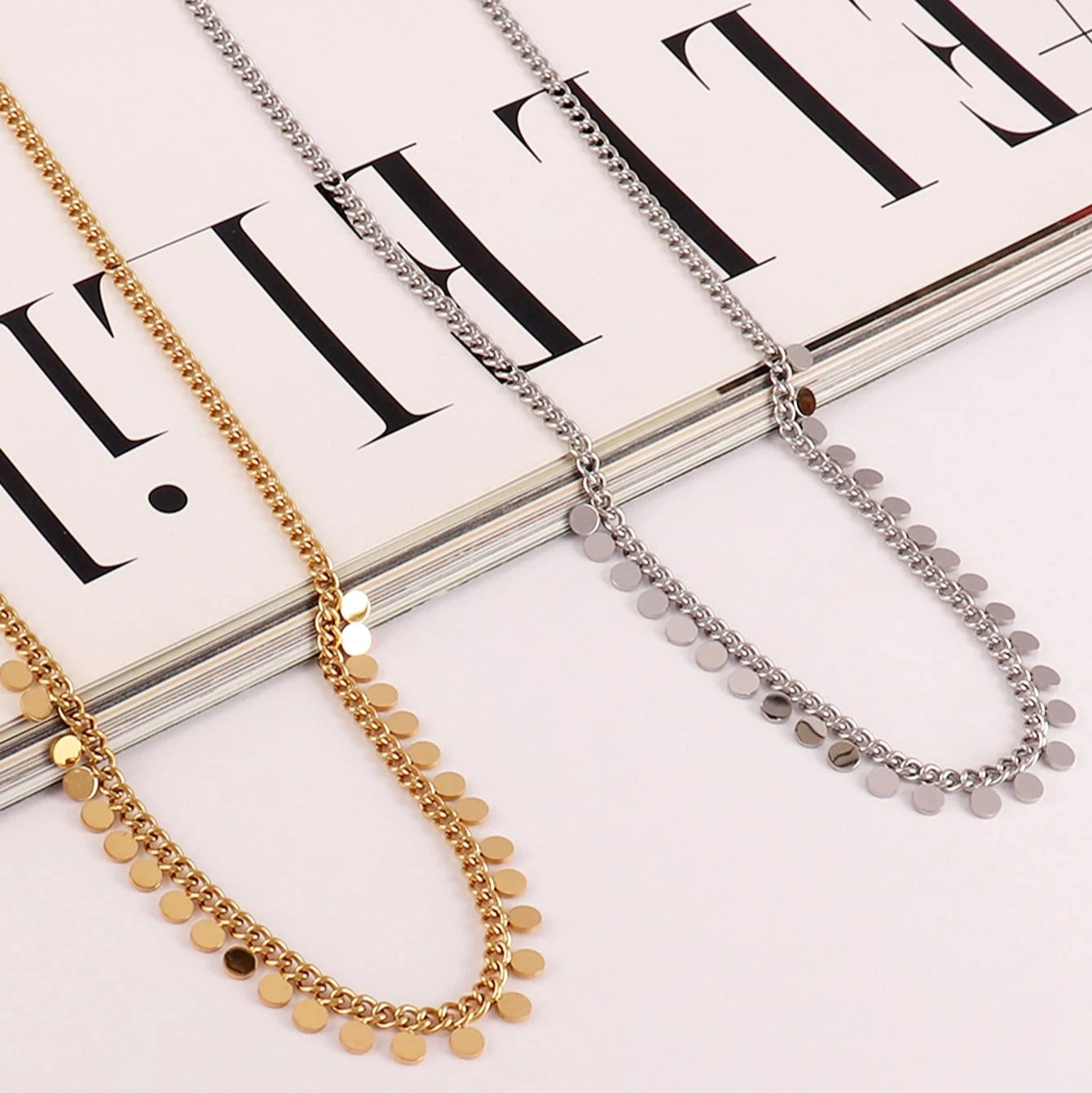 Collar de acero inoxidable redondo con borla para mujeres
