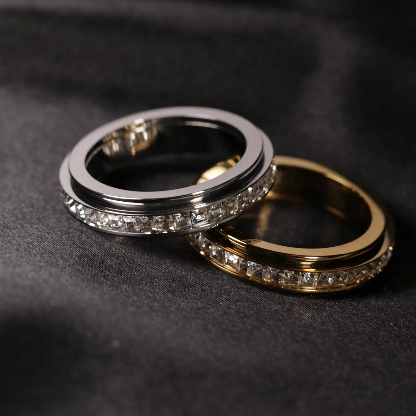Anillo Europeo y Americano de Estrellas Giratorias de Oro