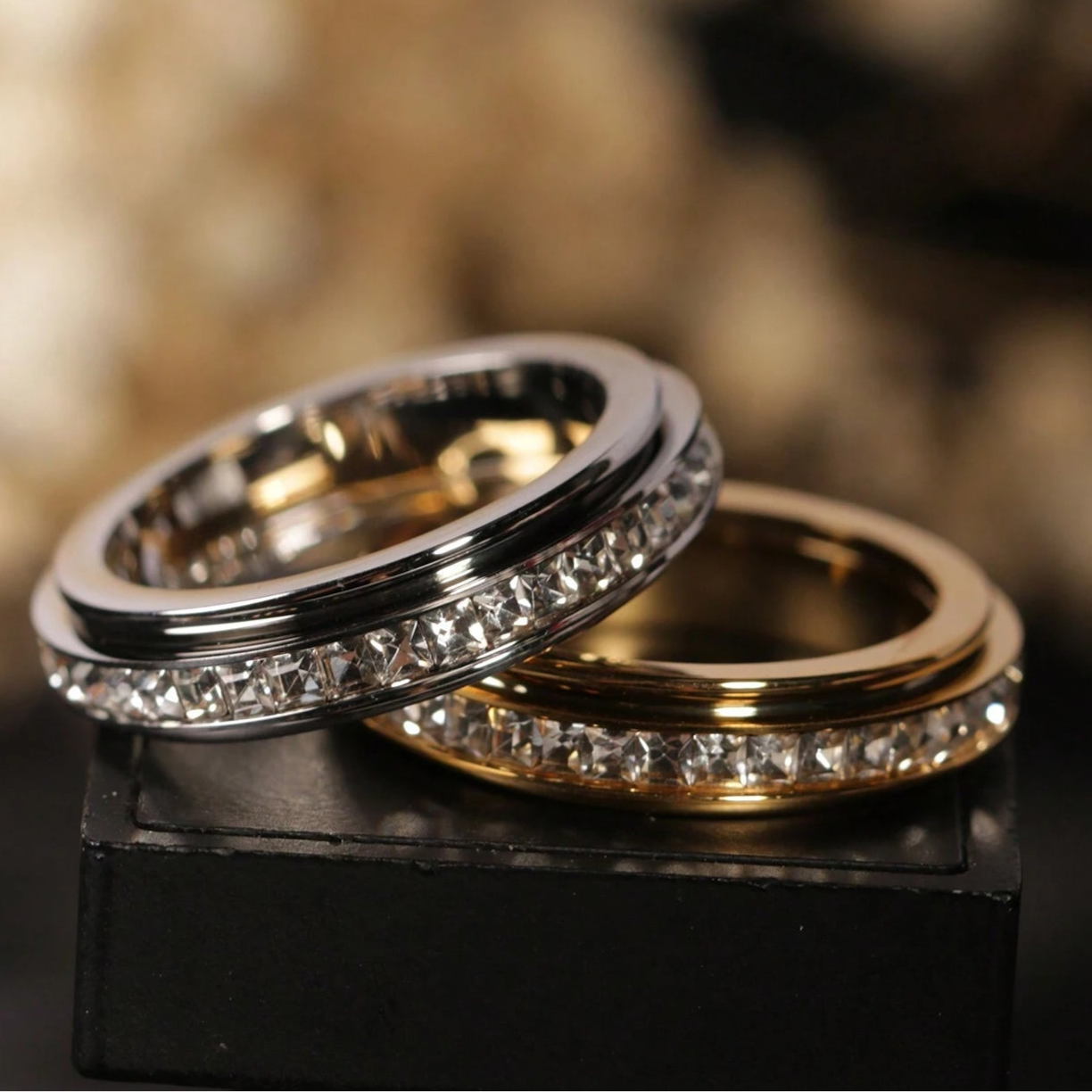 Anillo Europeo y Americano de Estrellas Giratorias de Oro