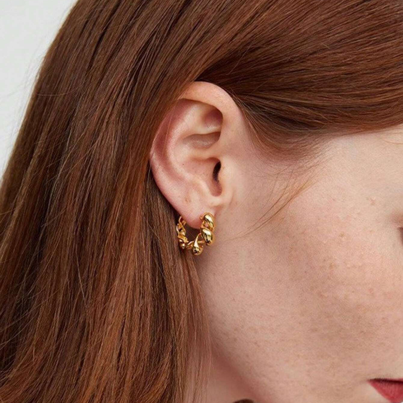 Pendientes de moda y elegancia