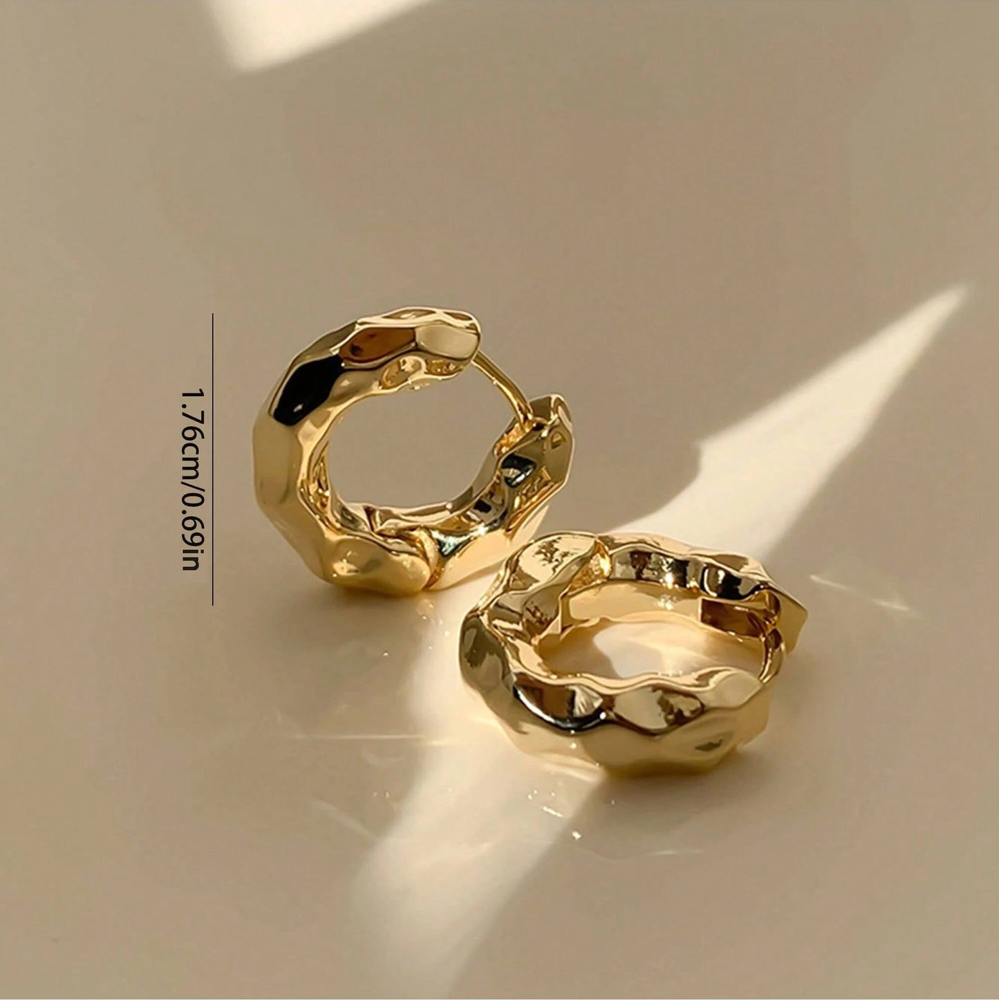 Pendientes de círculo metálico dorado