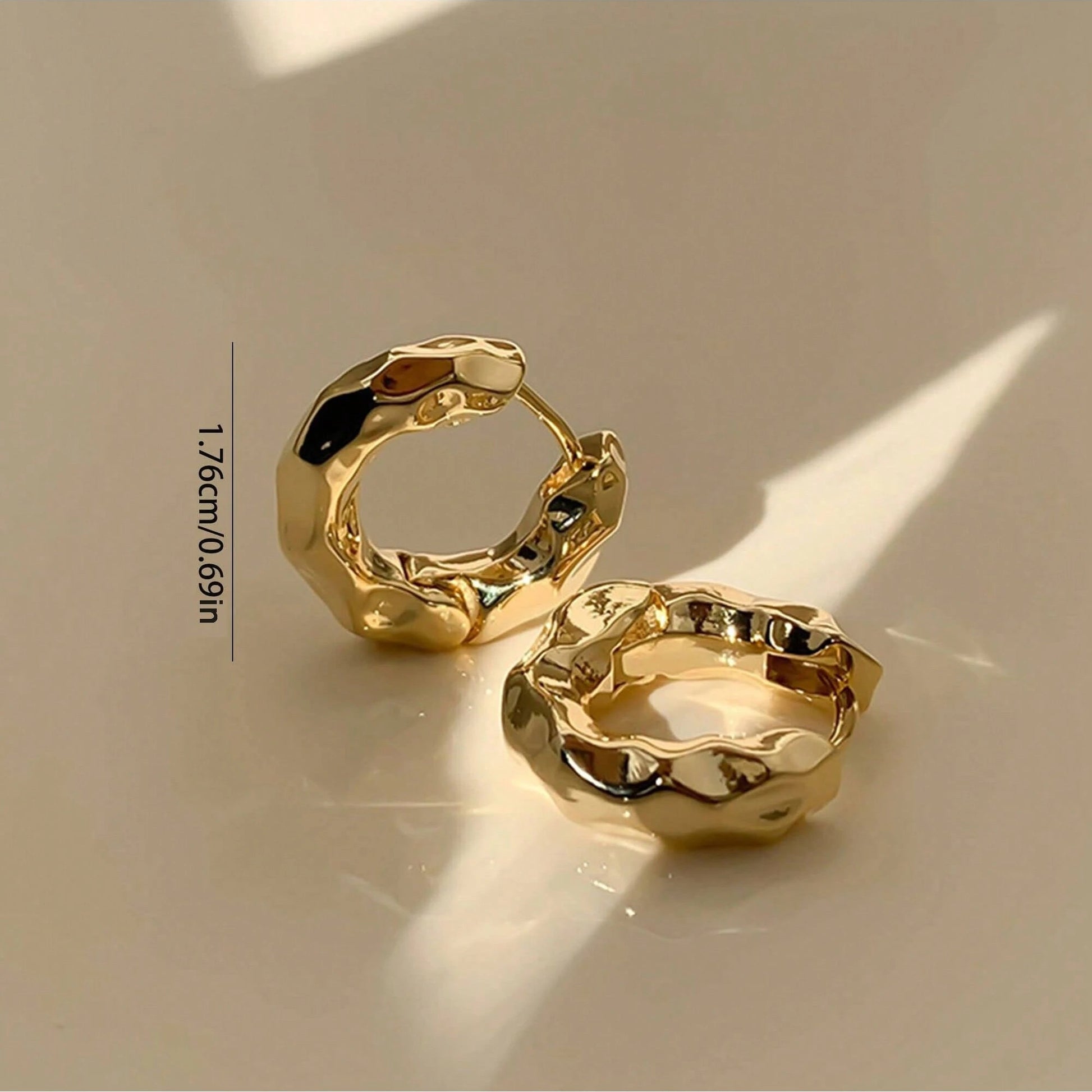 Pendientes de círculo metálico dorado