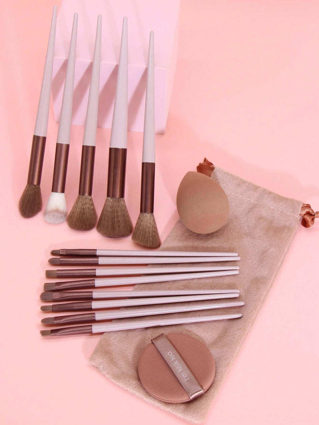 13pcs Conjunto de Cepillos de Maquillaje + 2 Esponjas de Maquillaje Marrones