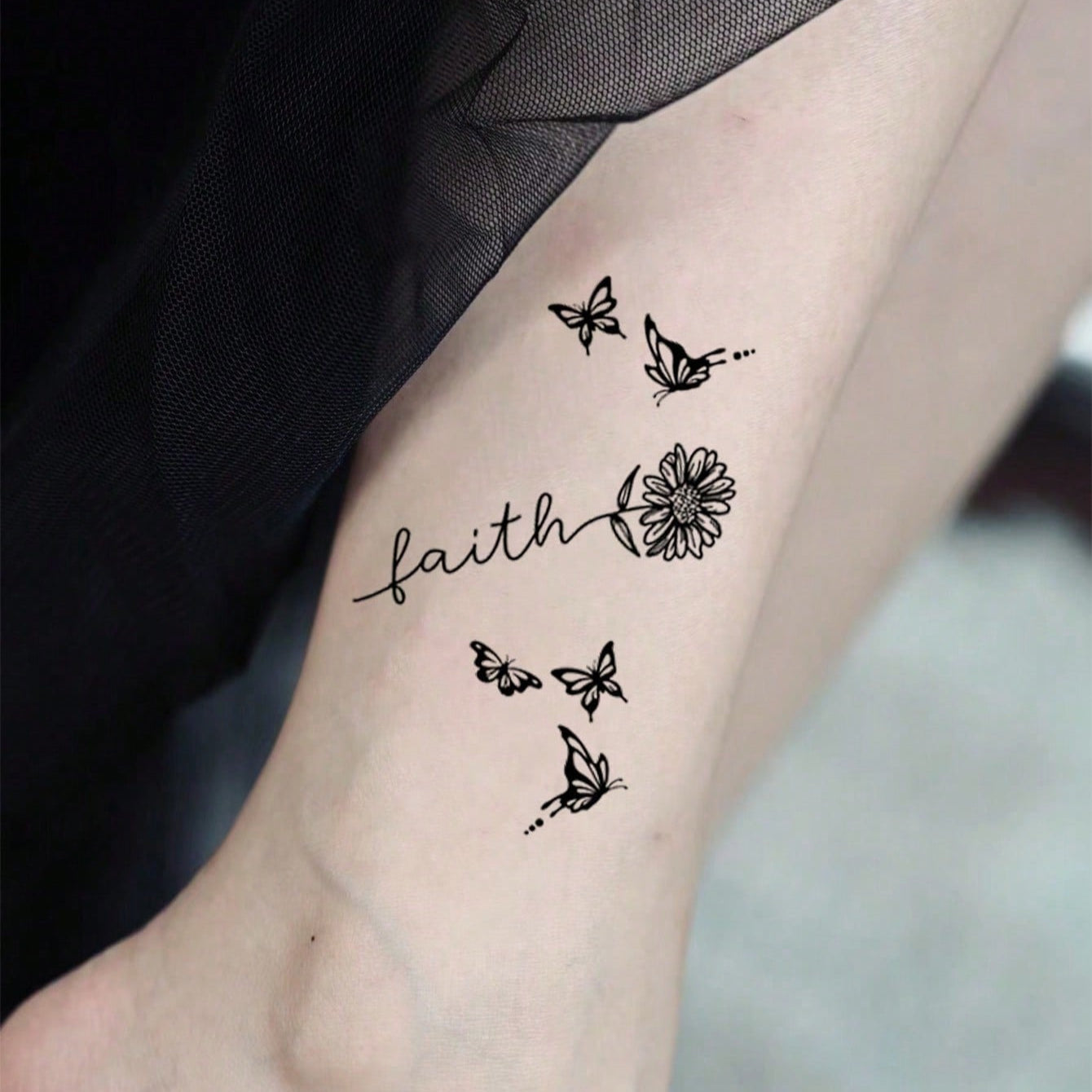 Tatuajes temporales de mariposa negra